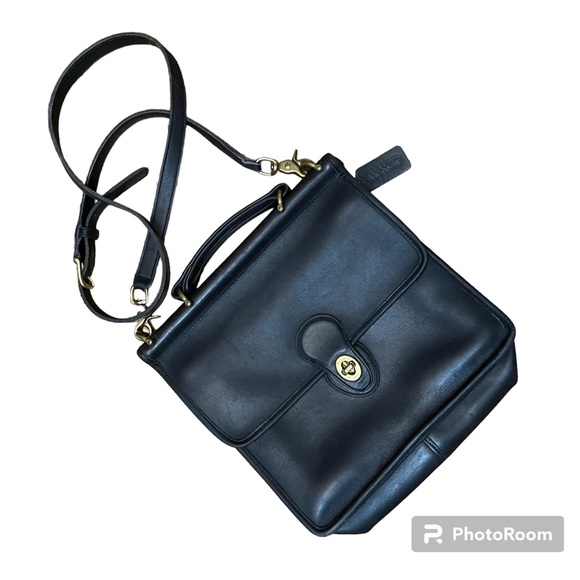 Coach Handbags - Coach Vintage Station Bag black